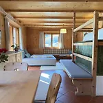 Geissanger, Apartman Tux
